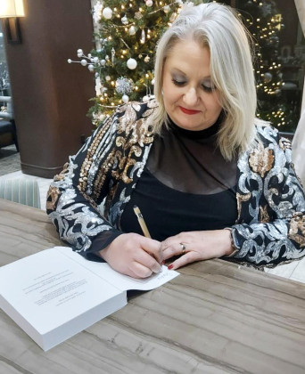 AMYBEARDEN of Roaring Springs signed copies of her devotional book “Worship in the Waiting” in December, when it was first published. She will sign books in her hometown Saturday, April 20 atThe Coffee Depot from 11 a.m. to 1 p.m. | COURTESY PHOTO