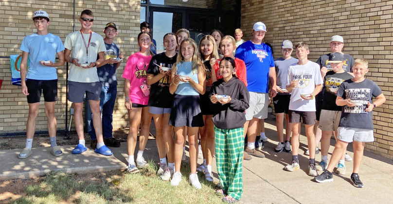 BAND CAMP CELEBRATION Volunteers for JGISD came together to create an ice cream social for the Goin’ Band from Jaybird Land after band camp ended last week. | COURTESY PHOTO
