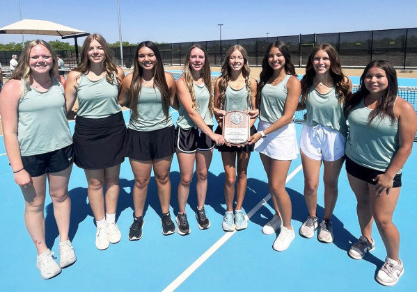 Jayton wins District Tennis championship, advances 16 to Regional