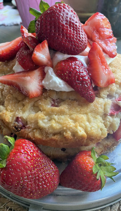 SEASON’SBOUNTY Fresh strawberries are the star of this yummy summer dessert. | ANGELINA LaRUE PHOTO