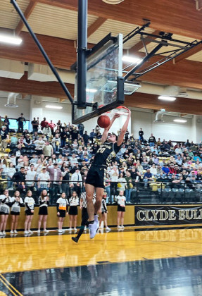 BENJAMIN DEFEATED Jayton faced last year's State opponent the Benjamin Mustangs last week in Clyde and prevailed again. Colt Gentry gets the dunk. | SUE JANE SULLIVAN PHOTO