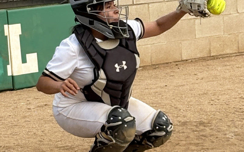 LADY JAYS Jayton catcher Sophia Nino behind the plate in Jayton’s loss to Knox City March 12. | SUE JANE SULLIVAN