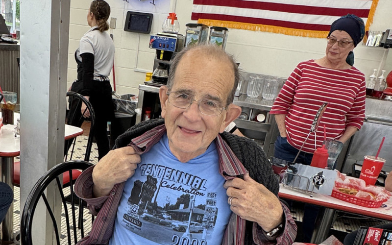 ROUTE SUPERMAN Gordon Elliott, 90, proprietor of the famous Rail Haven Motor Court in Springfield, Missouri, is a fan of the Steakburger and fries from the nearby Steak ’n Shake.