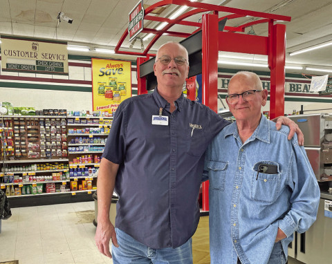 SLICE OF LIFE C.C. Noland (left), assistant manager of Spur’s Lawrence Brothers IGA Grocery since 2012, stepped up to store managerresponsibilitieslastweekwhenmanagerJamesRobinson announced his retirement. Robinson was back last Sunday afternoon to help with the set up of the store’s new Hunt Brothers pizza oven, which will offer several varieties of baked-on-the-spot hot pizzas. | THE TEXAS SPUR
