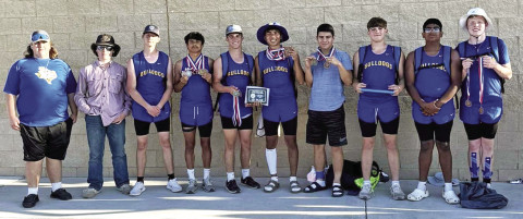 Spur qualifies 14 for area track meet