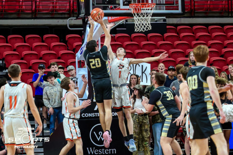 SENIORSTANDOUT Jaybirds senior Colt Gentry (20) led the way against Ira in Jayton’s 58-38 regional championship win. Gentry scored 27 points and helped control the boards. | SMcCOWEN PHOTO