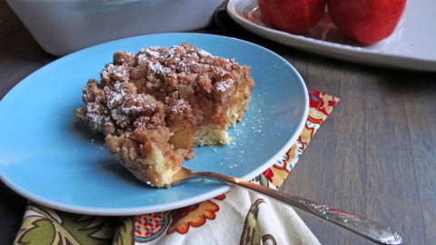 New York crumb cake bakes into lunchbox squares