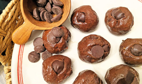 Four-Ingredient Chocolate-Peanut Butter Balls