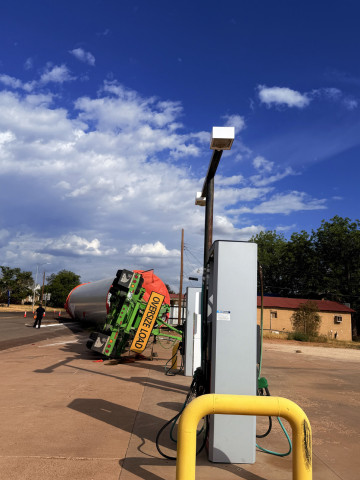 OVERSIZED LOAD OVERTURNS IN SPUR