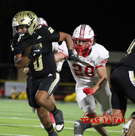 ZERO SCORES Number 0 Junior Running Back Lorenzo Vargas rambles en route to a touchdown as the Jayton Jaybirds defeated the Hermleigh Cardinals 52-0 Thursday night. | TEXAS 1A FAN