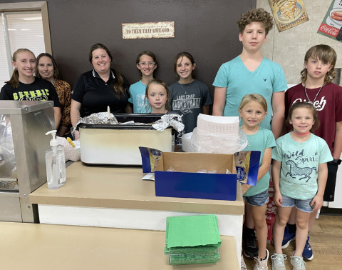 DICKENS 4-H FUNDRAISER Last week, the Dickens County 4-H held a taco pile on fundraiser at the North Dickens Senior Center. 4-H members greeted guests, served meals and hosted the occasion. | TEXAS SPUR PHOTO