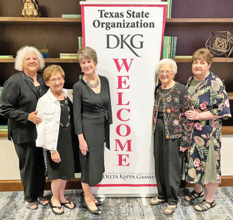 Gamma Eta members represent chapter at Denton conference
