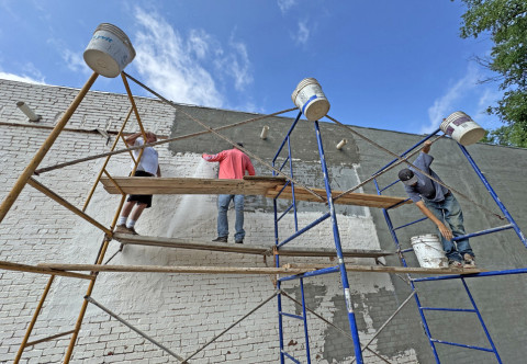 MURAL IN THE MAKING A Lubbock-based masonry crew has begun preparing the north wall of the Spur Ex-Student Association building, adjoining Rickels Park for a new mural to be designed and painted by local artist Vicki Glass Diggs. Stay tuned. | TEXAS SPUR