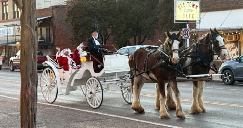 SANTA ARRIVED in Spur last Thursday night in style—conveyed from the vendor market at the south end of Burlington Avenue via “Doc” Mark Winter’s elegant carriage and beautiful pair of Clydesdales to welcome children and their holiday wishes. MORE PHOTOS, PAGE 8 | THE TEXAS SPUR