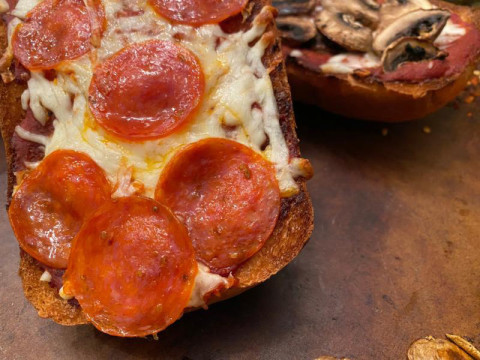 GOODGAMEDAYGRUB might include a slice— or two—of healthy pizza. | ANGELINA LaRUE PHOTO
