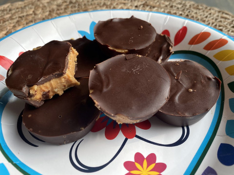 THESEPEANUTBUTTERCUPS can be achieved in minutes with only three ingredients. | ANGELINA LaRUE PHOTO