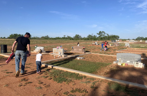 MEMORIALDAY Volunteers—including many youngsters—paid tribute on Memorial Day weekend to those who have fallen in military service by marking the occasion with commemorative flags. 