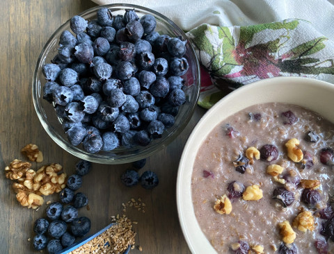 THISTUMMY-WARMING BREAKFAST DISH is filled with the good stuff our bodies need, especially going into a holiday season when we may not always make the best nutritional choices. | ANGELINA LaRUE PHOTO