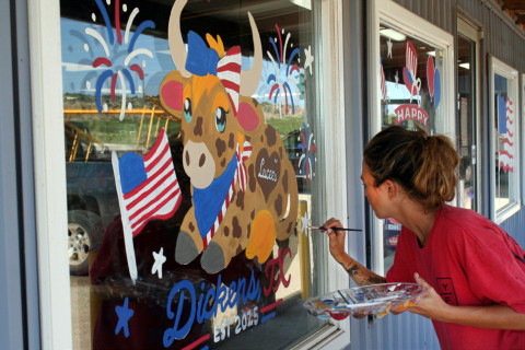 GETTING READY FOR 4TH Kayla Bateman of Lucee’s in Dickens painted the store’s front windows for 4th of July last week. | CALVIN HAYS CHAPMAN