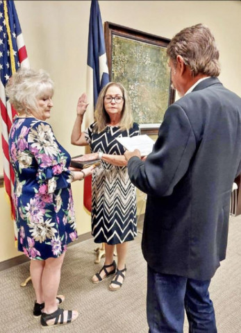 Hagar sworn in as Dickens JP
