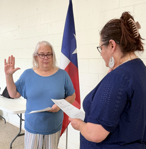 SPUR CITY COUNCIL welcomed returning board members at its May 19 regular meeting. Cit secretary Ashley Carothers (at right in each photo) administered the oath of office to Kristy Price (top photo),LaidyVasquez(middlephoto)andLandonHinson(bottom photo). | TEXAS SPUR
