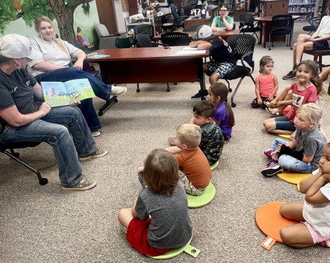 AGALAXYOFREADING Staff from Dickens County’s Galaxy Digital Helios plant came to the Spur library last week for reading time with youngsters. | COURTESY PHOTOS