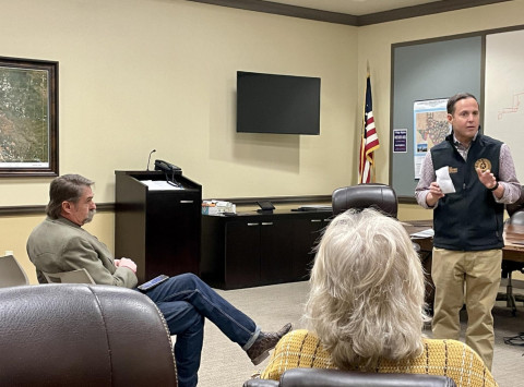 HD83 rep Burrows holds town hall in Dickens