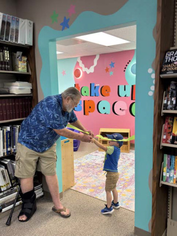 MAYOR AND MINI-ME presided over a ribbon cutting May 14 for the Dickens County Spur Public Library’s newest feature, a Play Space specially for children. SPOTLIGHT PHOTOS, PAGE 8 | TEXAS SPUR