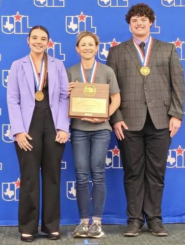 STATE HONORS Congrats to Jayton’s Melody McClane (left) and Cooper Spray (right) for earning the Bronze Medal in 1A CX Debate. Their adviser is Hillary Bleiker (center). | COURTESY PHOTO