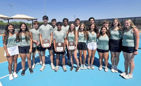 Jayton wins District Tennis championship, advances 16 to Regional