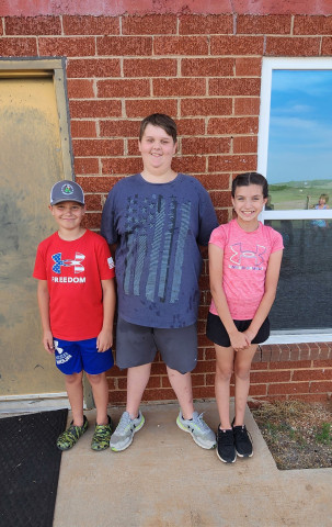 KENT 4-H HONORS Kent County had three compete at the District 3 4-H Archery Shoot in Archer City May 18. Pictured are l to r: Jake Smith, Kaden Carter, Rozlin Foil. Results: Jake Smith 2nd place Junior MOD Compound Aided Rozlin Foil 8th place Junior MOD NASP | COURTESY PHOTO
