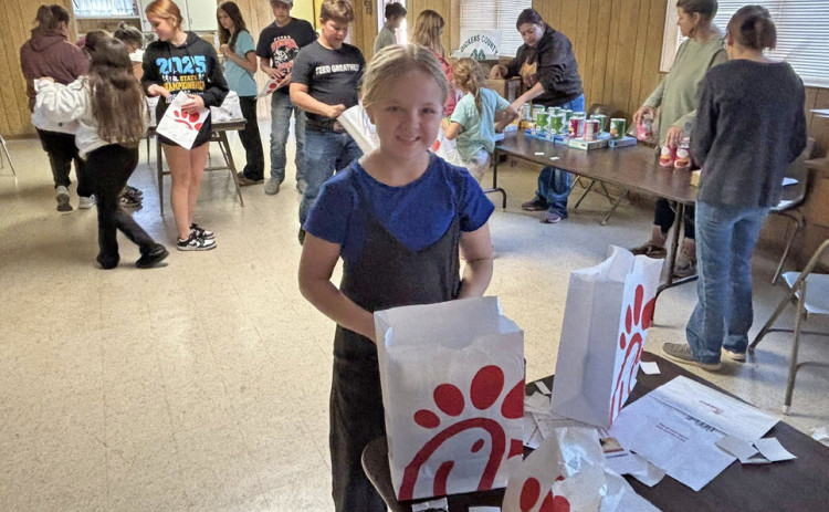 THANKSGIVINGTREATS were provided to the Spur Food Bank to help those in need enjoy a delicious dessert. | HENRY CHAPMAN PHOTO