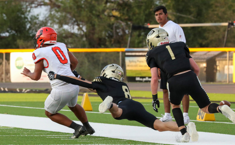 BIRDS TAKE DOWN DRAGONS In West Texas six-man football action this week, the #5-ranked Jayton Jaybirds defeated the #6 Paducah Dragons 64–42. Jayton will hit the road this week to face the Whitharral Panthers on Friday, Sept. 18. | JAYBIRD MEDIA