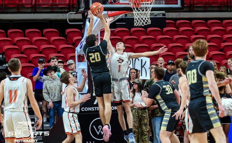SENIORSTANDOUT Jaybirds senior Colt Gentry (20) led the way against Ira in Jayton’s 58-38 regional championship win. Gentry scored 27 points and helped control the boards. | SMcCOWEN PHOTO