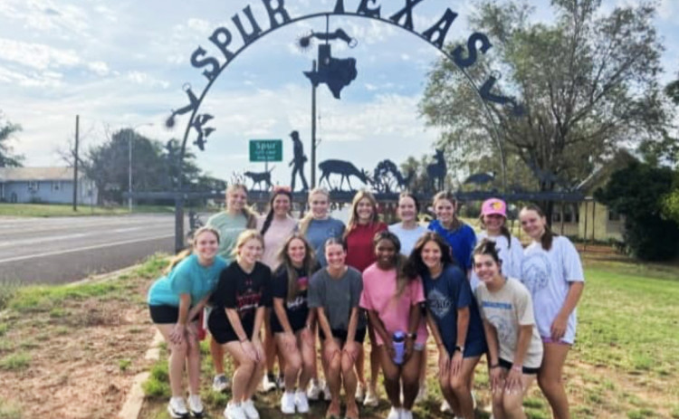 Spur gets cleanup help from Trinity Christian volunteers