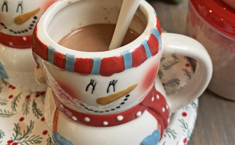 DRESSED-UP HOT CHOCOLATE makes a great holiday gift, divided into individual jars. Decorate the jars and give to friends, neighbors and co-workers. | ANGELINA LaRUE PHOTO