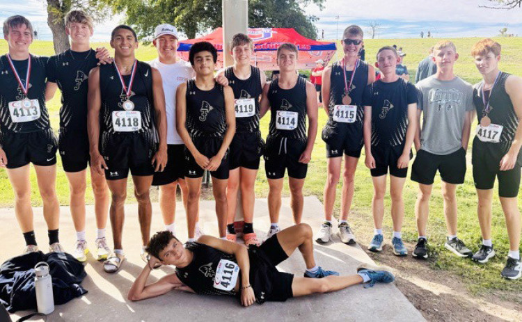 The Jayton high school Jaybirds and Lady Jays competed at the Region I Preview at Mae Simmons in Lubbock Saturday, Sept. 27. The Jaybirds and Lady Jays were the meet champions. Individual medalists for the Lady Jays were Jace Chisum, 1st place, and Maci Scott, 6th place. For the Jaybirds, Sean Stanaland finished in 3rd place, Ben Baldridge in 14th, Tucker Scott in 21st, and Easton Bleiker in 23rd.