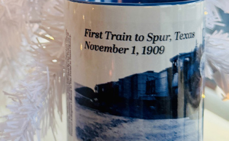SPUR COMMEMORATIVE COFFEE MUG The Texas Spur newspaper has revealed the design of its 2025 holiday commemorative mug: “The FirstTrain to Spur, Nov. 1, 1909.” The limited-edition mug is on sale now at the newspaper office or via mail-order, for $15 (sales tax included; shipping additional). | TEXAS SPUR PHOTO