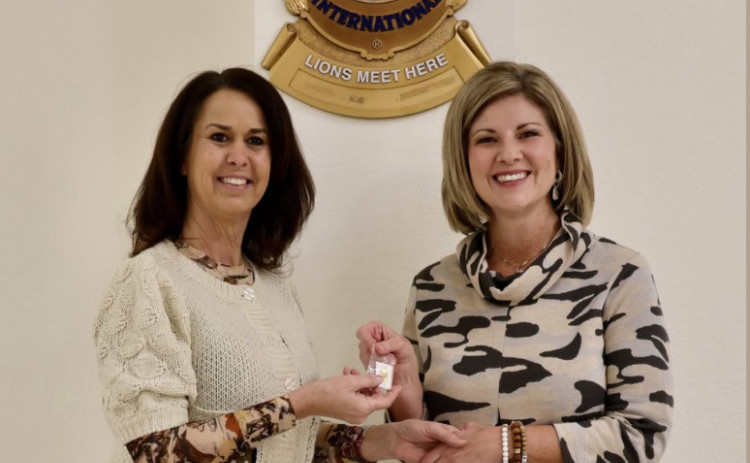 LIONS RECOGNITION Kent Lions Club President Stephanie Allen honors Christy Long for her contributions to the Kent Lions Club. | TEXAS SPUR PHOTO