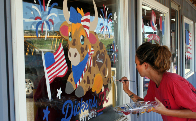 GETTING READY FOR 4TH Kayla Bateman of Lucee’s in Dickens painted the store’s front windows for 4th of July last week. | CALVIN HAYS CHAPMAN