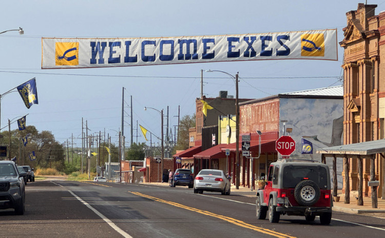 BLUE SKIES, RED CARPET, WARM WELCOME are all on tap for this weekend’s Spur Homecoming, Sept. 17-19. While temps are still predicted to reach the mid-90s those days, the chance of rain showers — for better or worse — looks to have moved off to Sunday. | TEXAS SPUR
