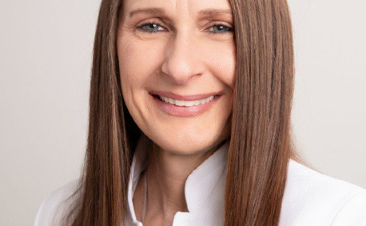 DR. LAURIE SHARP | CAMILLA MYRRHA
