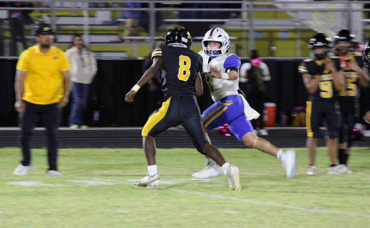 BACK-AND-FORTH BATTLE Though Spur led at several points during last Friday night’s varsity contest, Petersburg ultimately prevailed. | SPUR YEARBOOK PHOTOS