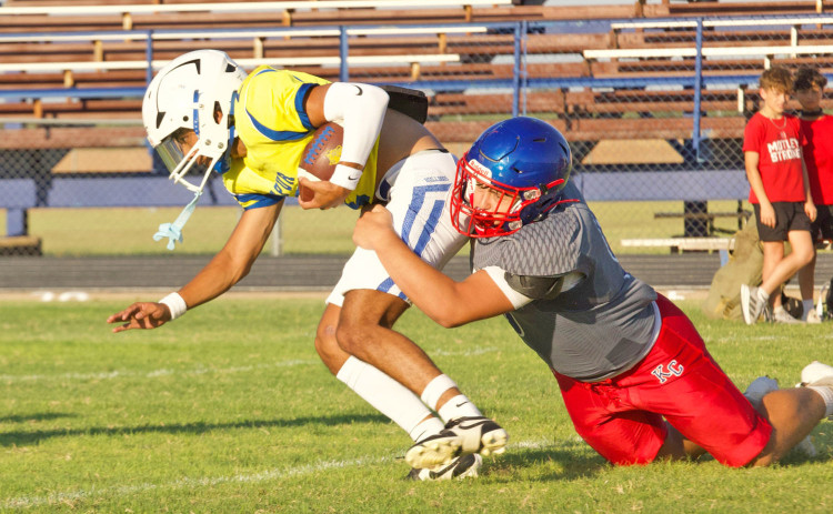SPUR SCRIMMAGE Last week the Spur Bulldogs travelled to Knox City for a varsity football scrimmage. | SHERI BATY PHOTO