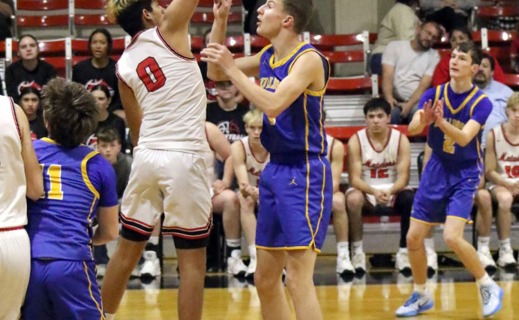 SPUR BASKETBALL The Spur regular basketball season has come to an end. The Spur girls varsity basketball team were the district runners-up to the Valley Lady Patriots, who were last year’s State runners-up. The Spurettes defeated O'Donnell Monday to win Bi-District. | DANA CONRAD PHOTOS